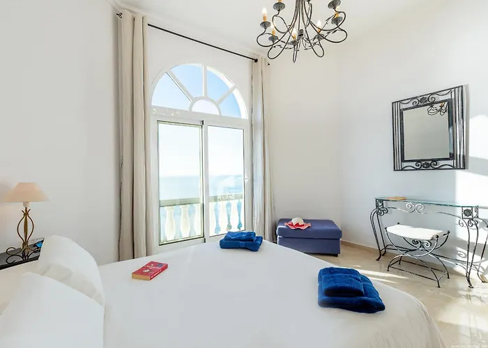 Vila Views Gigantes, Private Heated Pool